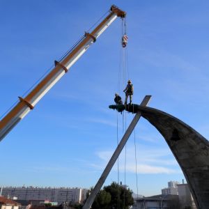 Mise en sécurité et restructuration d'une croix d'église à Marseille
